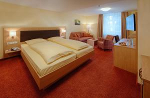 a hotel room with two beds and a television at Obere Linde in Oberkirch
