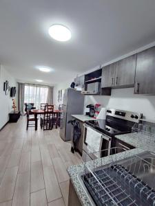 Η κουζίνα ή μικρή κουζίνα στο Departamento Guatemala Zona 12 Petapolis Building