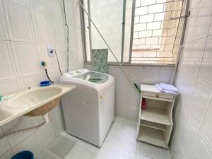Koupelna v ubytování Apartamento Mobiliado com 3 Quartos, sendo 1 suíte
