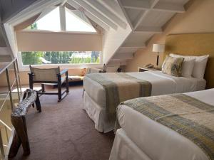 Cama ou camas em um quarto em Los Ponchos Hotel
