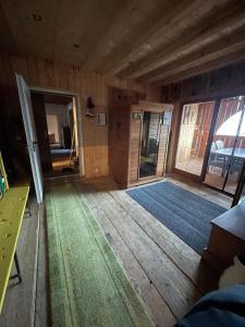 A bed or beds in a room at Upcycling Appartement Fischl - Nachhaltig und Kreativ Wohnen für Groß und klein