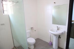 Koupelna v ubytování Serviced Apartment Direct + 37 fotografií