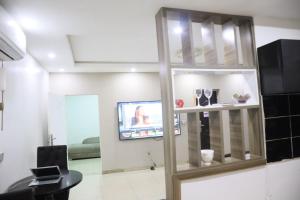TV a/nebo společenská místnost v ubytování Serviced Apartment Direct