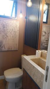 Et badeværelse på Charley Boy Flat + 25 billeder