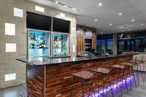 a bar in a restaurant with stools at Courtyard Pasco Tri-Cities Airport in Pasco