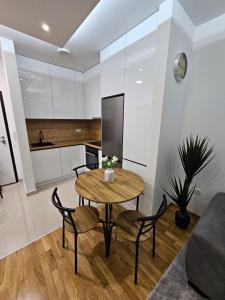 Η κουζίνα ή μικρή κουζίνα στο Apartman Aleksej Pale Jahorina +11 φωτογραφίες