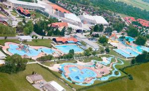 Bazén v ubytování Holiday Home Villa Rio in Terme Čatež nebo v jeho okolí