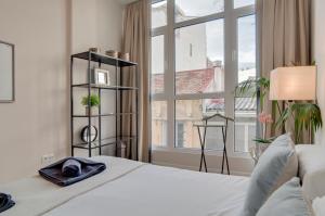 A bed or beds in a room at Apartamentos Uncibay Premium