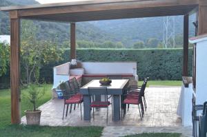 A general mountain view or a mountain view taken from the country house