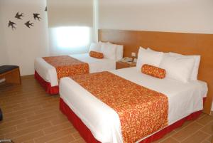 グアダラハラにあるAranzazu Centro Historicoのホテルルーム ベッド2台付