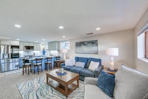 Kuchyň nebo kuchyňský kout v ubytování 20 Mi to Pittsburgh Natrona Heights Apt