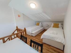 Ένα ή περισσότερα κρεβάτια σε δωμάτιο στο Apartments Frank