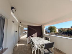 Μπαλκόνι ή βεράντα στο Apartments Frank +58 φωτογραφίες