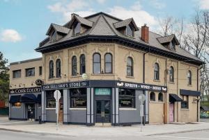 an old building on the corner of a street at Central Corktown Apartment for City Explorers in Hamilton