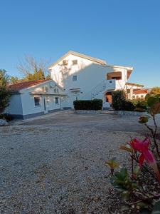 Imagen de la galería de Apartments Frank, en Šilo