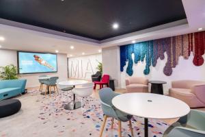 Posezení v ubytování YOTEL Miami