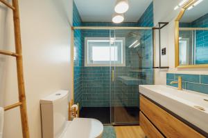 Et badeværelse på Casa das Orquideas by Vacationy + 32 billeder