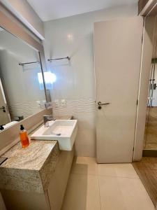 A bathroom at Flat Hotel à Beira Mar Recife by Direct