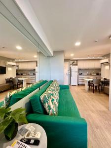 A kitchen or kitchenette at Flat Hotel à Beira Mar Recife by Direct