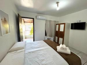 Una cama o camas en una habitación de Anexos De Rose 12 fotos más