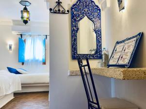 Llit o llits en una habitació de Hotel Al Alba Hammam & Restaurant