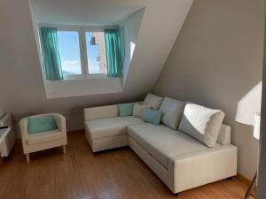 Ein Sitzbereich in der Unterkunft HOUSE TUVESA PREMIUM 1 DORMITORIO WIFI GRATiS