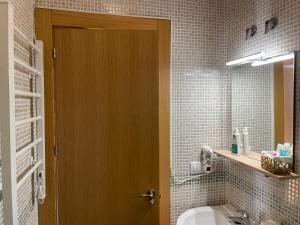 Ein Badezimmer in der Unterkunft HOUSE TUVESA PREMIUM 1 DORMITORIO WIFI GRATiS