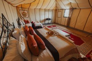 Posezení v ubytování Tassili Luxury Desert Camp