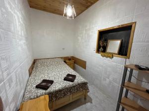 a small room with a bed and a tv at LaVeranda нула, осем, девет, осем, седем, четири, четири, четири, осем, две in Elena