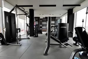 Fitness centrum a/nebo fitness zařízení v ubytování Arvo luxury Studio Rebouças C115
