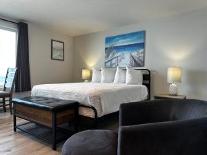 Postel nebo postele na pokoji v ubytování West Beach Suites