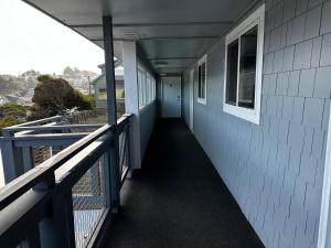 Balkón nebo terasa v ubytování West Beach Suites