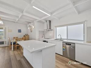 Η κουζίνα ή μικρή κουζίνα στο Beachcomber Getaway +12 φωτογραφίες