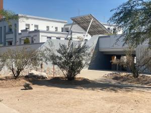 a building with a tree in front of it at Departamento Getsemani in Hermosillo