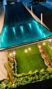 an overhead view of a pool with lights at Departamento Getsemani in Hermosillo