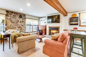 Χώρος καθιστικού στο Massanutten Resort Getaway with Game Room!