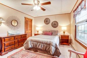 Ένα ή περισσότερα κρεβάτια σε δωμάτιο στο Massanutten Resort Getaway with Game Room!