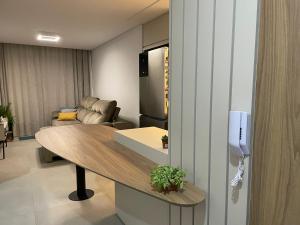 Giường trong phòng chung tại Apto 2Q na Praia Brava, 650m do mar, ao lado de Balneário Camboriú