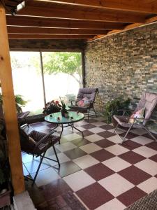 Un patio o zona al aire libre en Hostal Hibisco