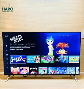 ein Regal mit einer Vielzahl von Videospielen in der Unterkunft Condo near Session Road with Balcony in Baguio City