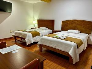 Postel nebo postele na pokoji v ubytování HOTEL LOS ANDES SUITE
