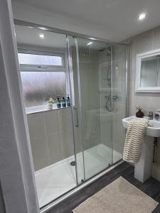a bathroom with a shower and a sink at Luxury House sleeps 8 - Ideal for Solihull NEC - Work and Family Groups in Birmingham