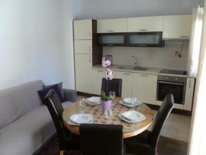 Kuchyň nebo kuchyňský kout v ubytování Apartments Šime
