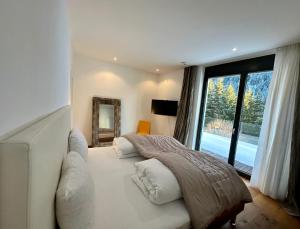 Postel nebo postele na pokoji v ubytování Schooren des Alpes Luxury Penthouses & Apartments with SPA & Pools close Ischgl