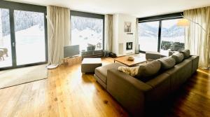 Posezení v ubytování Schooren des Alpes Luxury Penthouses & Apartments with SPA & Pools close Ischgl
