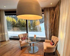 Posezení v ubytování Schooren des Alpes Luxury Penthouses & Apartments with SPA & Pools close Ischgl