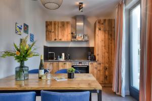 Kuchyň nebo kuchyňský kout v ubytování Ferienwohnung Heimathafen Villa Martha Binz