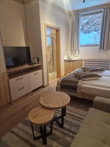 Postel nebo postele na pokoji v ubytování Private Apartment D036 NEW Aparthotel Vucko Jahorina