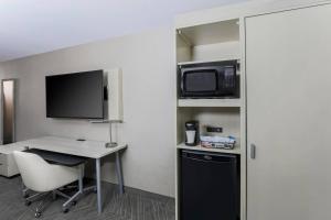 TV a/nebo společenská místnost v ubytování Fairfield by Marriott Inn & Suites Amarillo Central