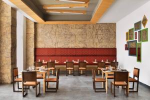 Posezení v ubytování Fairfield by Marriott Ahmedabad
